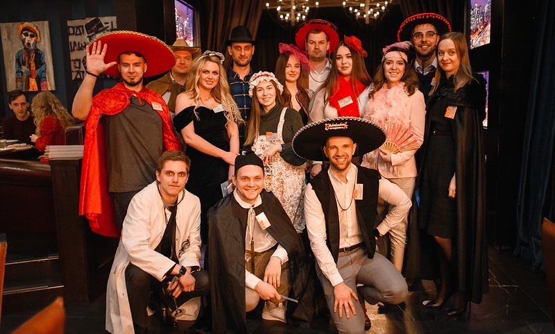 Корпоратив на Новый год в Astana — празднично украшенный банкетный зал