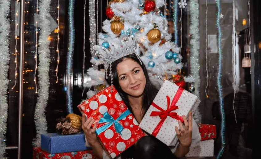 Гайд по идеальному Новому году 2026 с друзьями в Астане: от квартиры и коттеджа — до квеста и ночного города