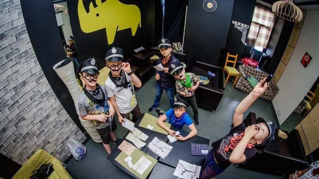 Квест на 23 февраля в школе «Дом с привидениями»: от глаз внимательных сыщиков не укроется ни одна улика.